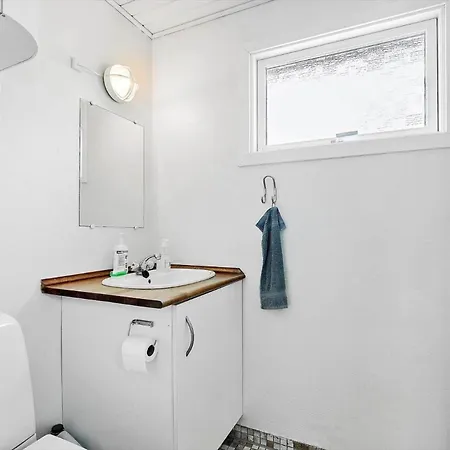 1574 Aakirkeby - Strandvangen 8 Ferienhaus