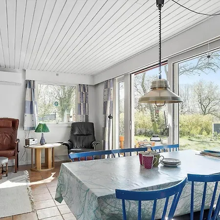 1574 Aakirkeby - Strandvangen 8 * Vester Somarken