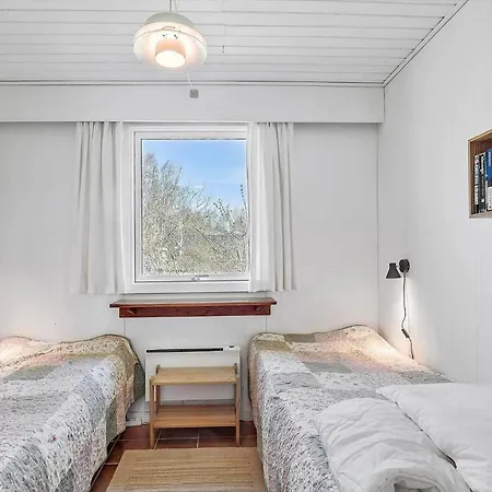 1574 Aakirkeby - Strandvangen 8 Ferienhaus
