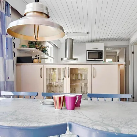 1574 Aakirkeby - Strandvangen 8 * Vester Somarken