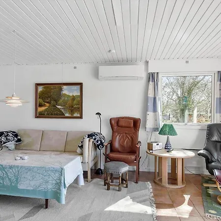 1574 Aakirkeby - Strandvangen 8 Ferienhaus Vester Somarken